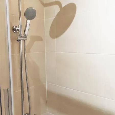 Liras House アパート *